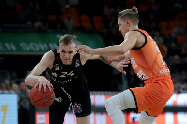 攻端层层施 攻端层层施